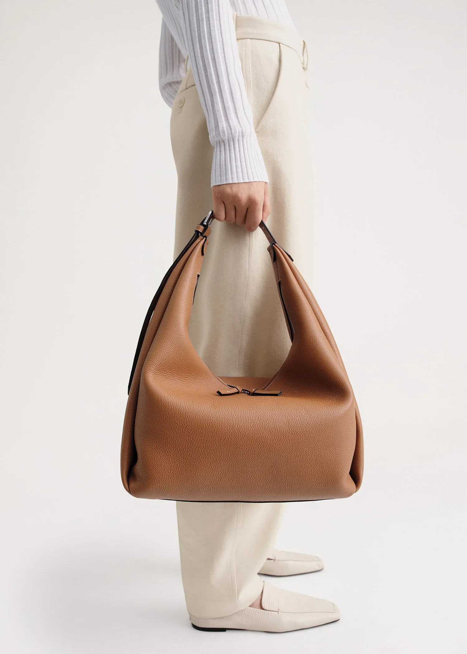 Belt hobo bag tan grain