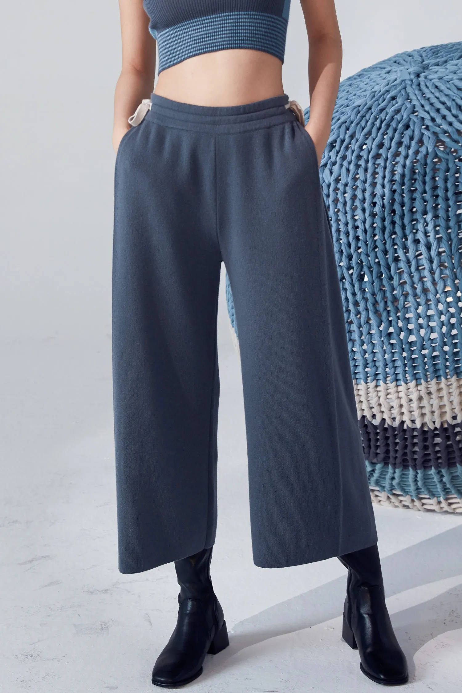 Extra thick 100% cashmere straight cut cropped trousers