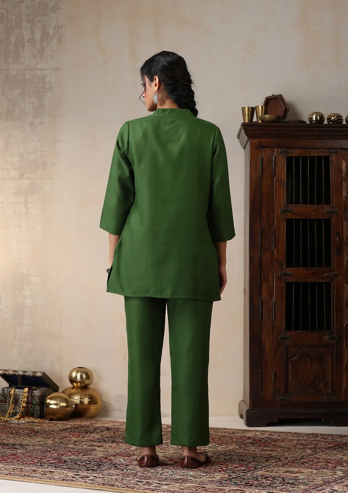 HOC Crafts Woollen Aari Embroidered Solid Women's 2 PC Short Kurta Set - Green