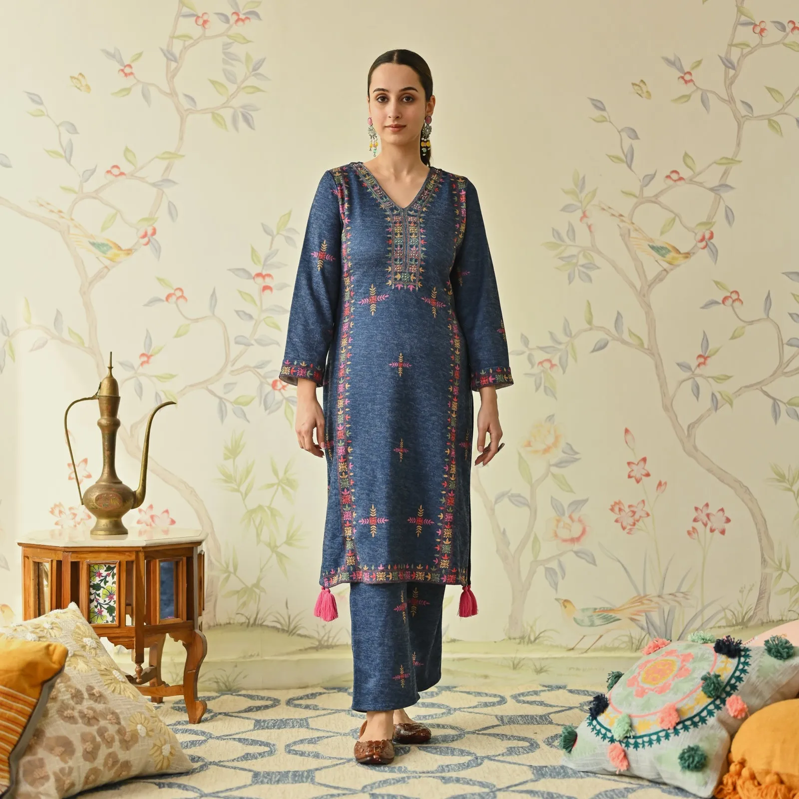 Navy Blue Embroidered & Phulkari Printed Woollen Kurta