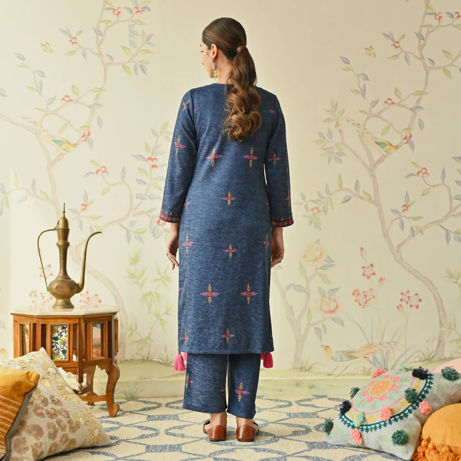 Navy Blue Embroidered & Phulkari Printed Woollen Kurta