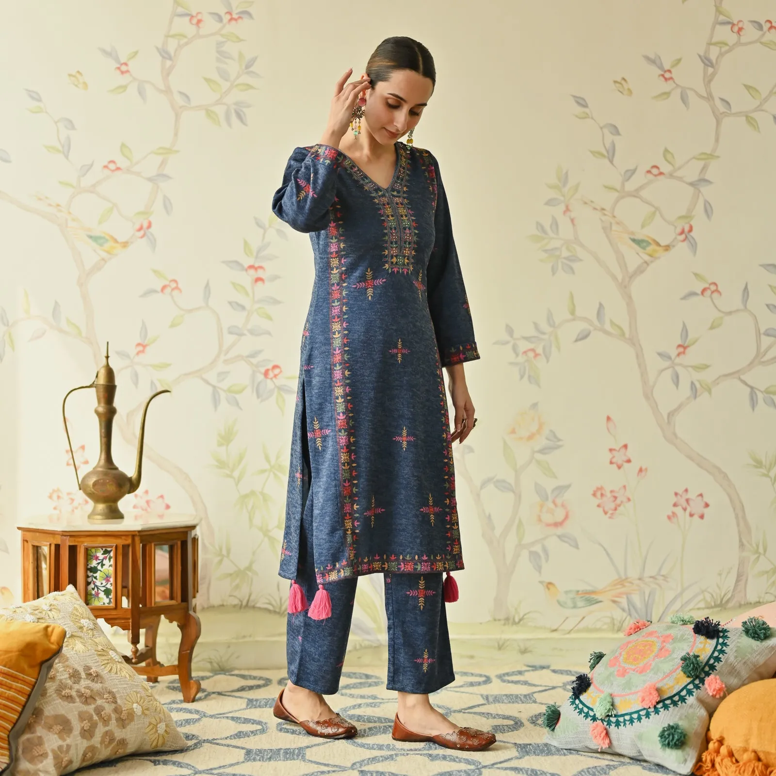 Navy Blue Embroidered & Phulkari Printed Woollen Kurta