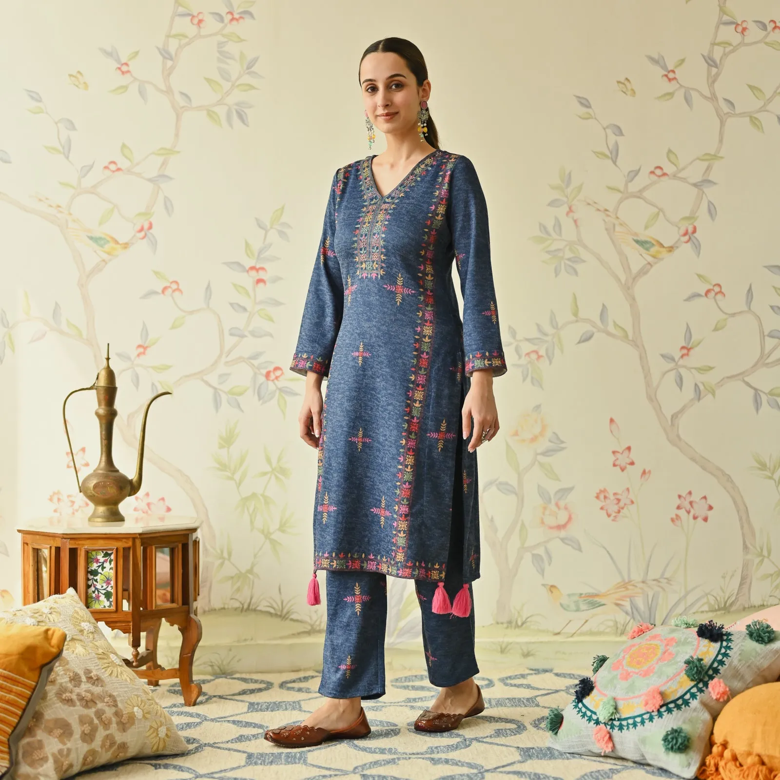 Navy Blue Embroidered & Phulkari Printed Woollen Kurta