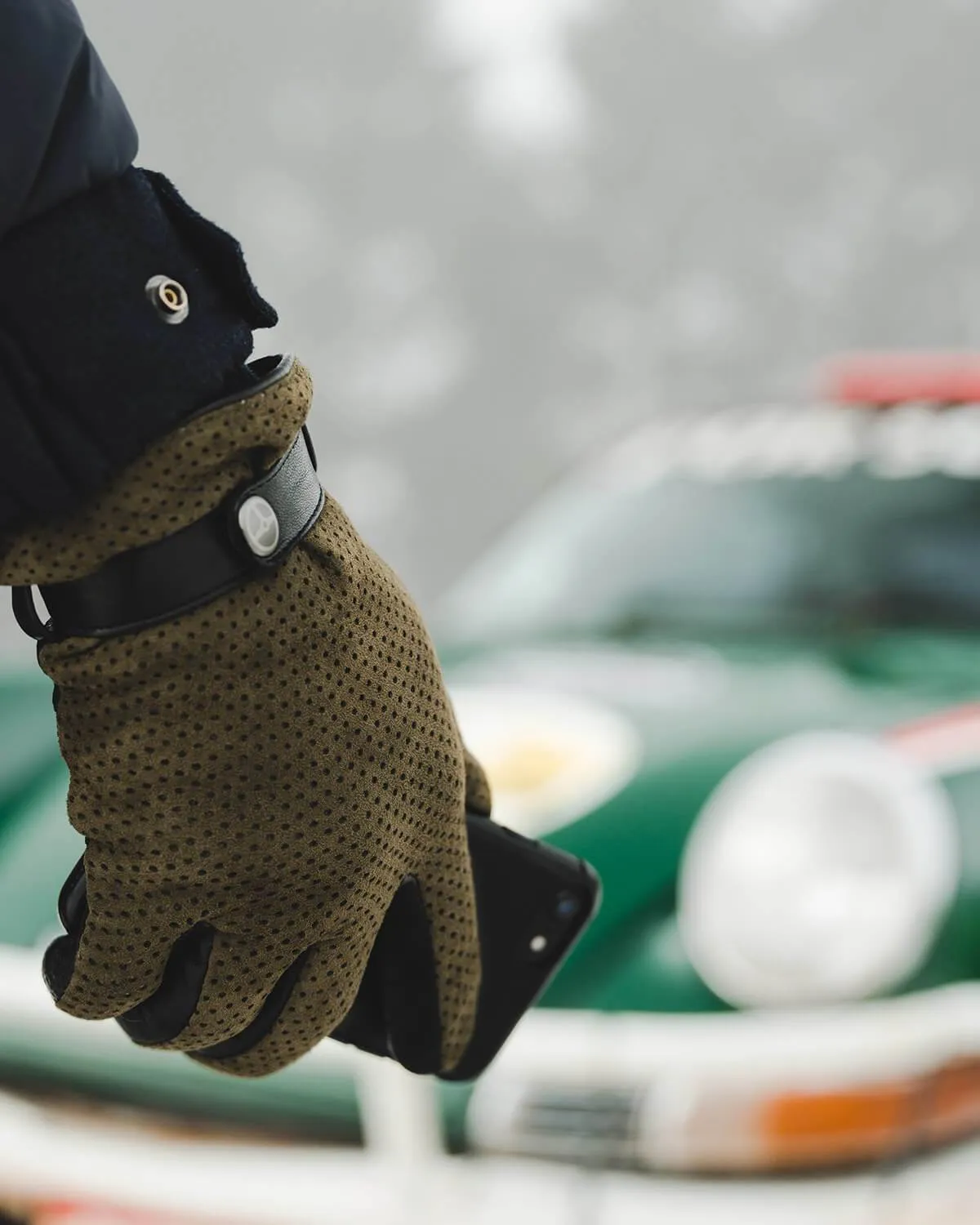 WINTER ROAD - Suede and Cashmere Driving Gloves - Olive/Black